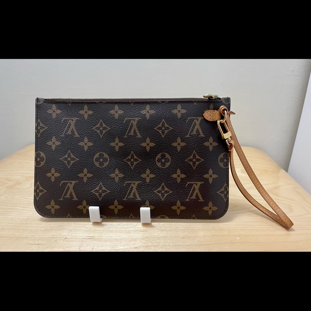 Louis Vuitton 
Monogram Neverfull MM GM Pochette